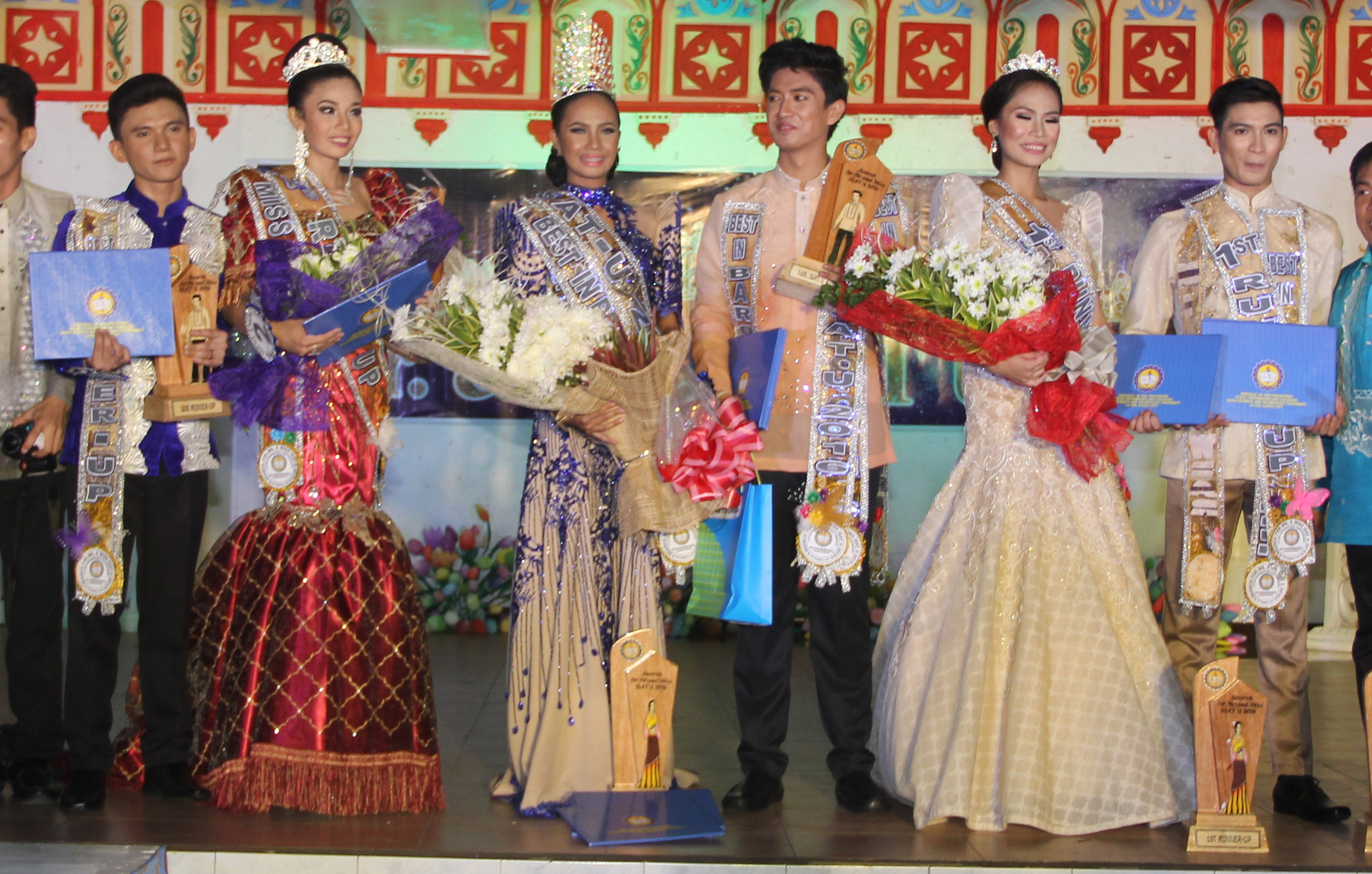 Mr. and Miss ISAT U 2016 and her court. Second Runner-up (in blue and red) Andy Josh Sondia and Gryzvelle Bernabe and First Runner-up (fifth and sixth) Lorraine Grace Tormon and Rodney Madera. 